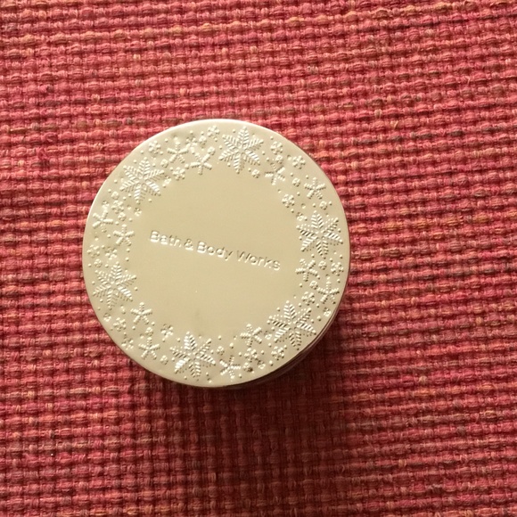 Bath and body works 3-wick candle - Picture 2 of 3